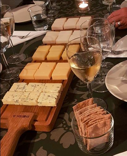 VÅR NR 1 : VINPROVNING MED OST